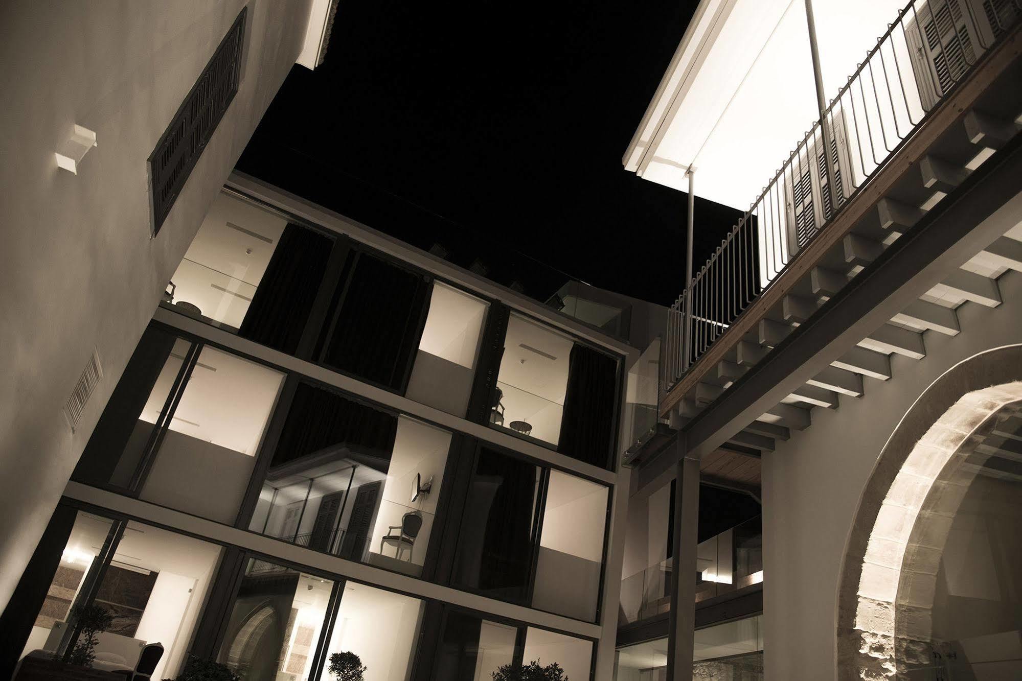 Lokàl Hotel Larnaca Esterno foto